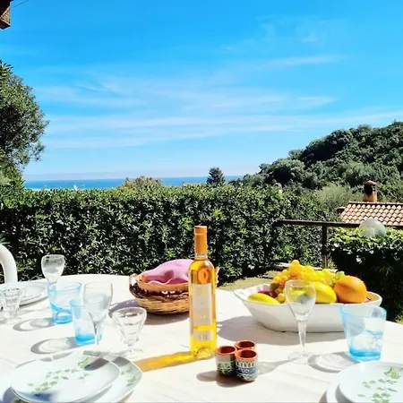 With Garden & Sea View 빌라 *